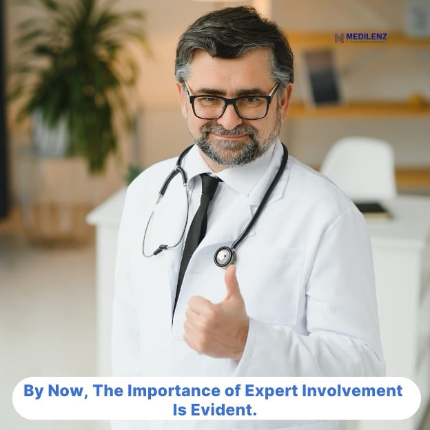 Doctor reviewing a medical record during an online consultation, explaining the importance of expert medical record review.